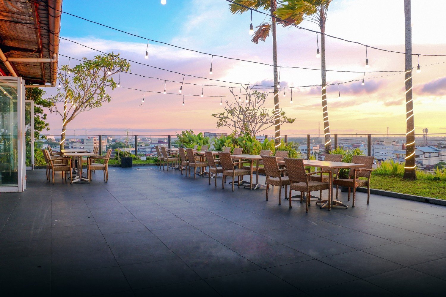 Fullboard Twin Bed Sharing